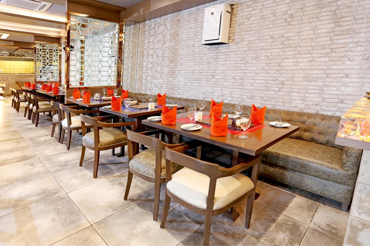 Hotel Parador Agra Exterior photo